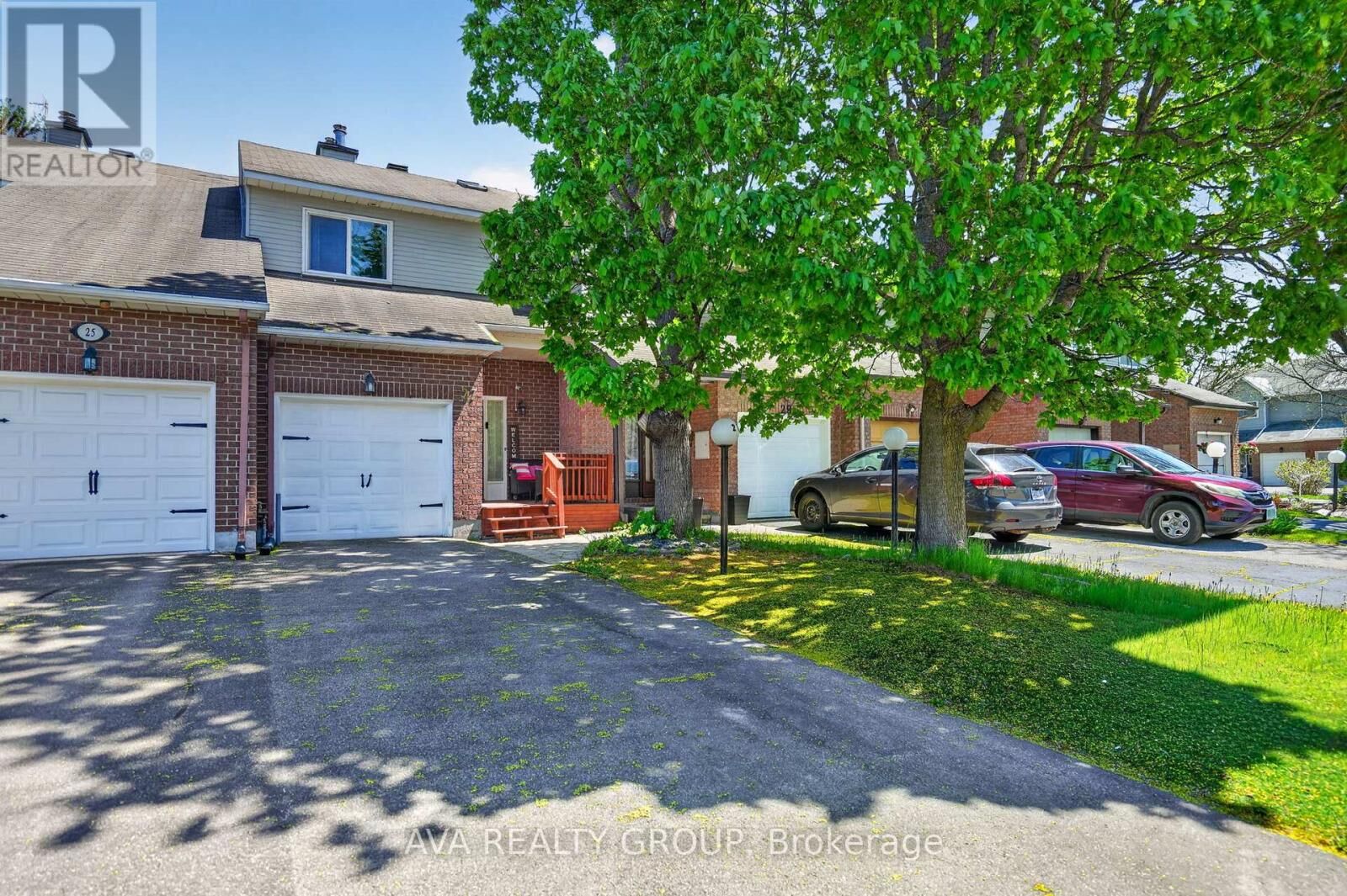 Property Photo:  27 Danaher Drive  ON K2J 3Y5 