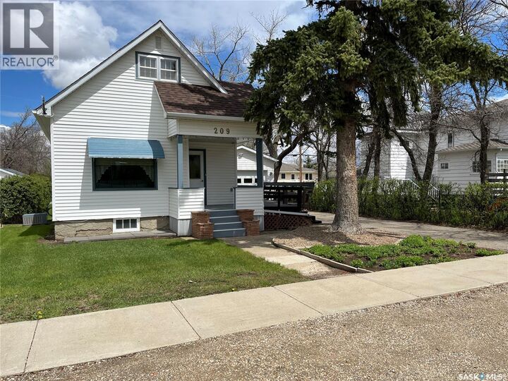 Property Photo:  209 2nd Avenue W  SK S0H 1X0 