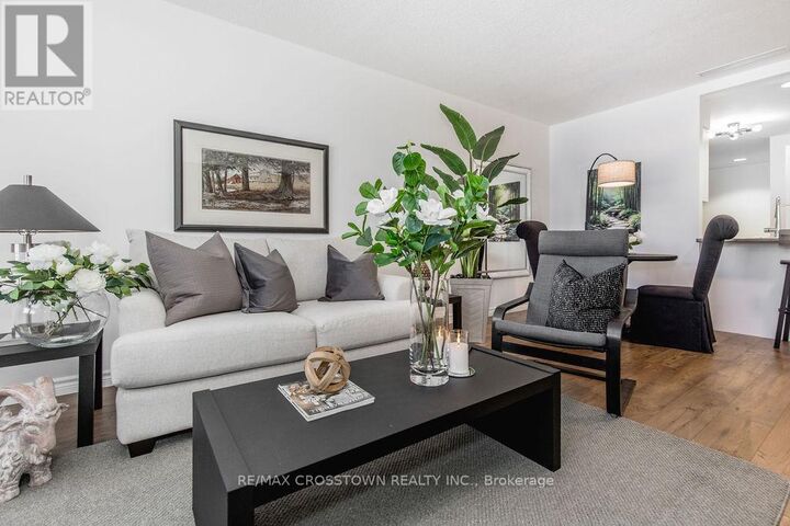 Property Photo:  74 Ross Street 44  ON L4N 1G3 