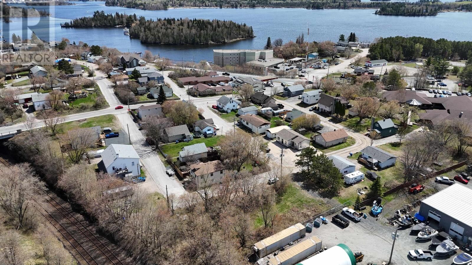 Property Photo:  76 Peter Street W  ON P9N 3R2 