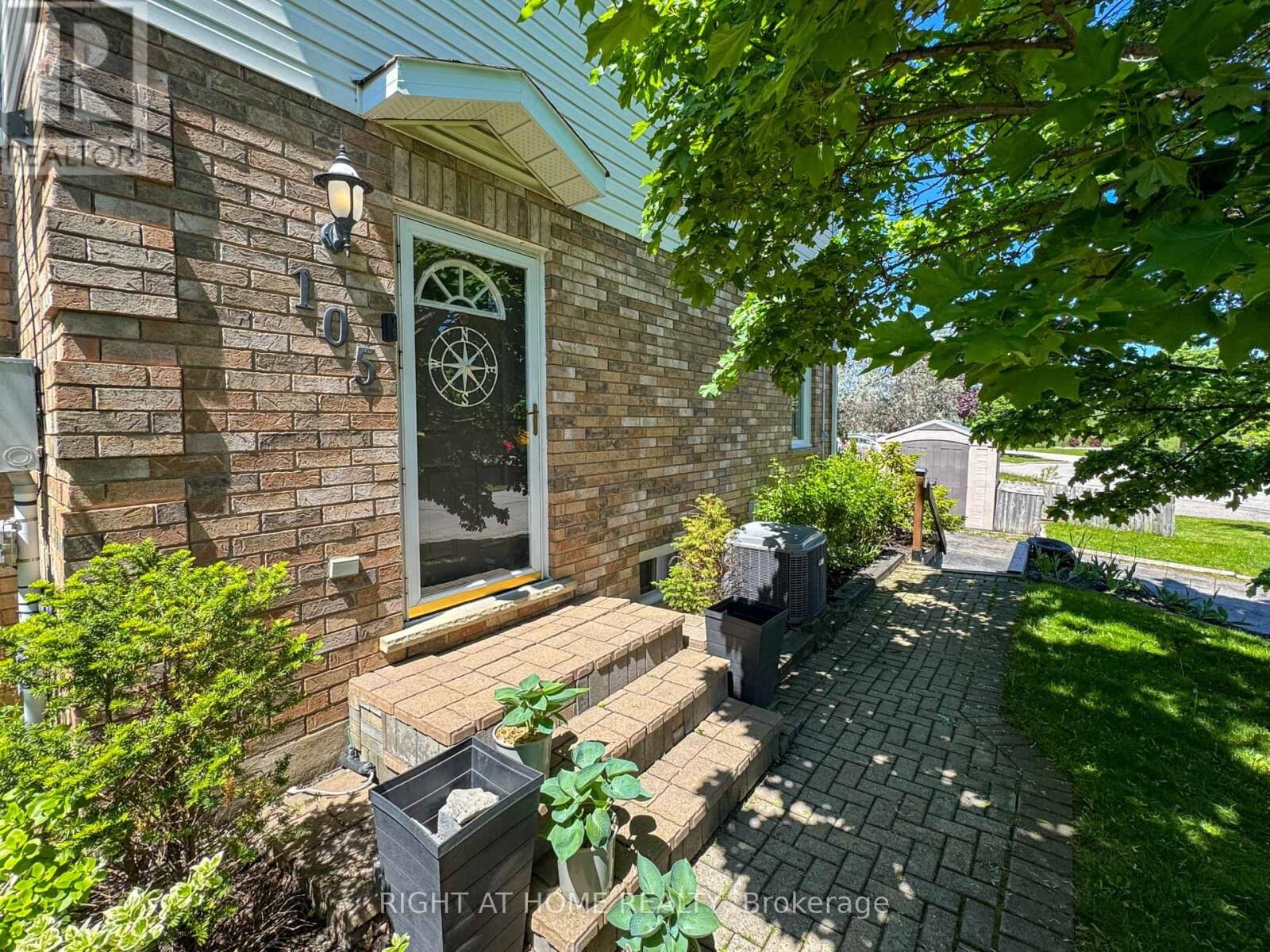 Property Photo: 105 Summers Drive ON L2V 5A1