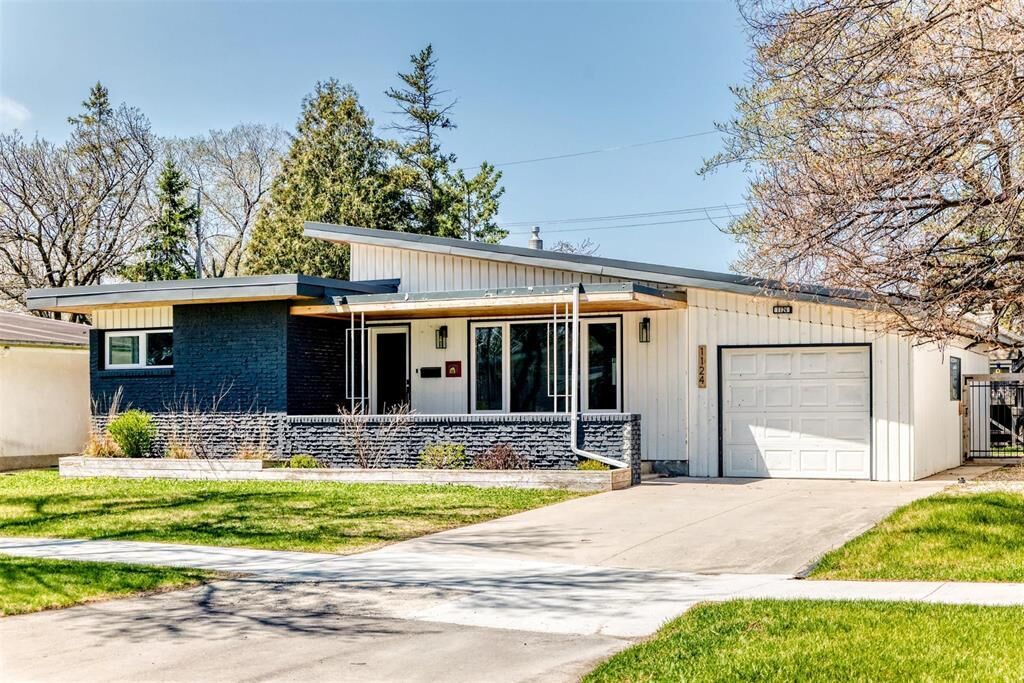 Property Photo:  1124 Corinne Street  MB R2G 1X6 