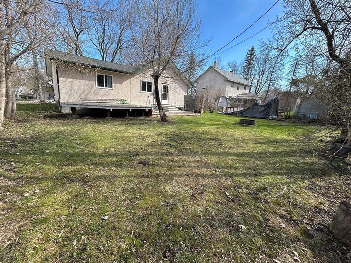 Property Photo: 20 Birch Street MB R0E 1M0