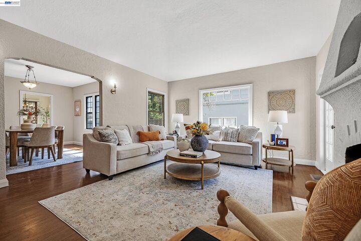 Property Photo:  885 Rodney Dr  CA 94577 