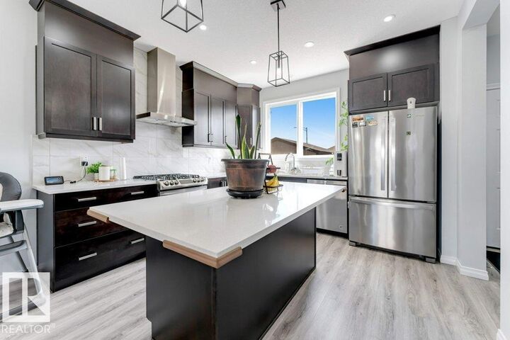 Property Photo:  1305 Darby Way SW  AB T6W 4N3 