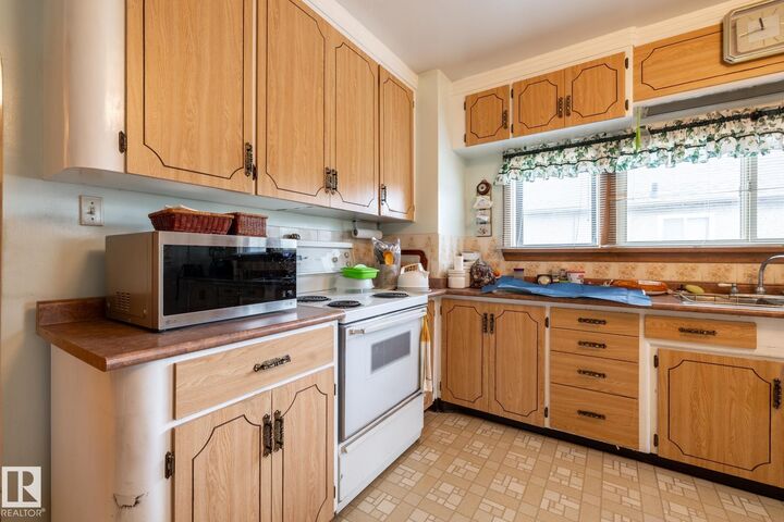 Property Photo: 9839 81 Avenue NW AB T6E 1W4