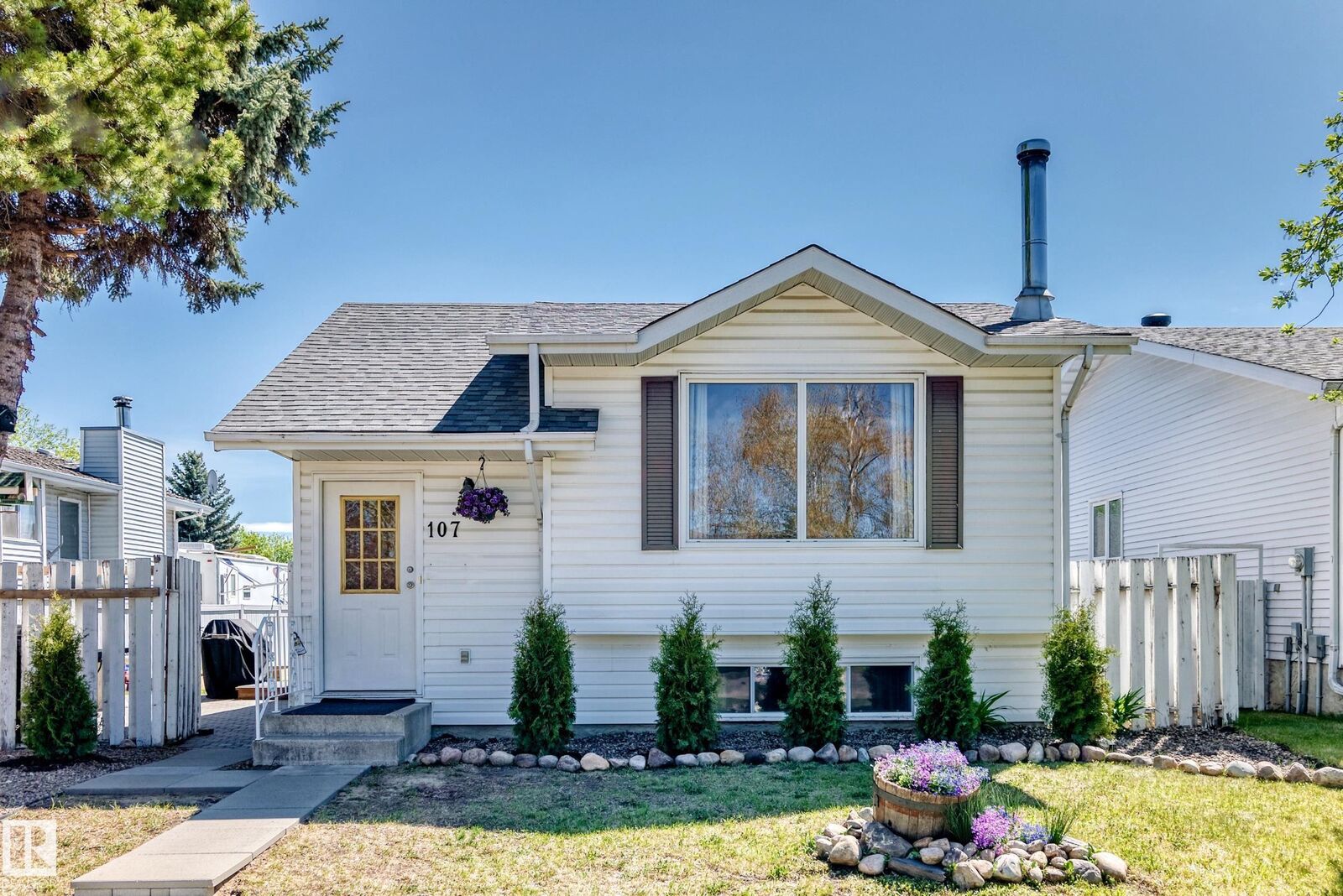 Property Photo: 107 Millgrove Drive AB T7X 2S4