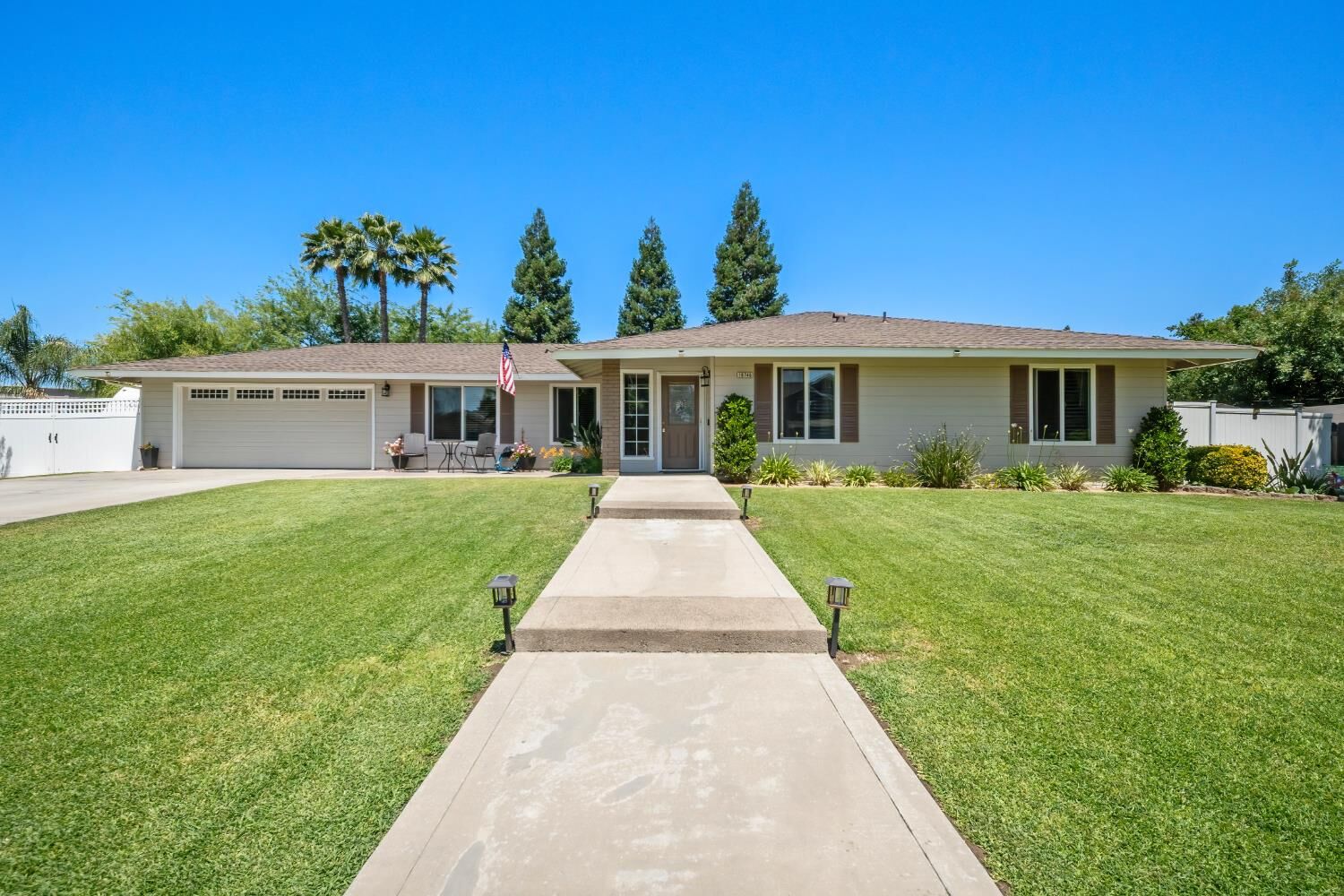 Property Photo:  18746 Auburn Way  CA 93638 