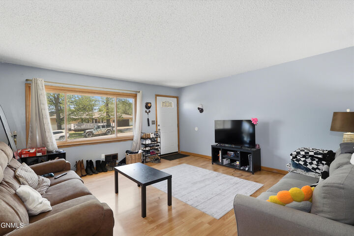 Property Photo: 1527 17th Street ND 58501