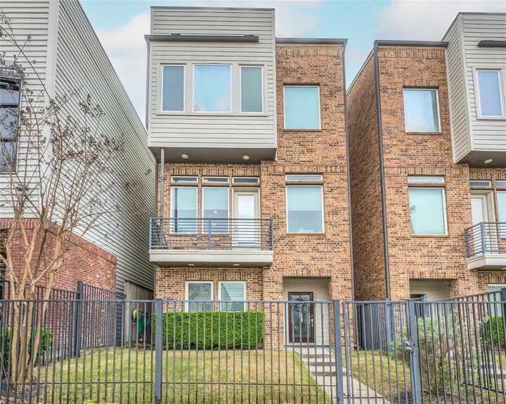 Property Photo:  1907 Houston Avenue  TX 77007 