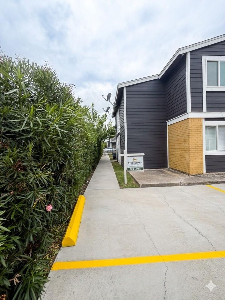 Property Photo:  12611 Ashford Meadow Drive D  TX 77082 