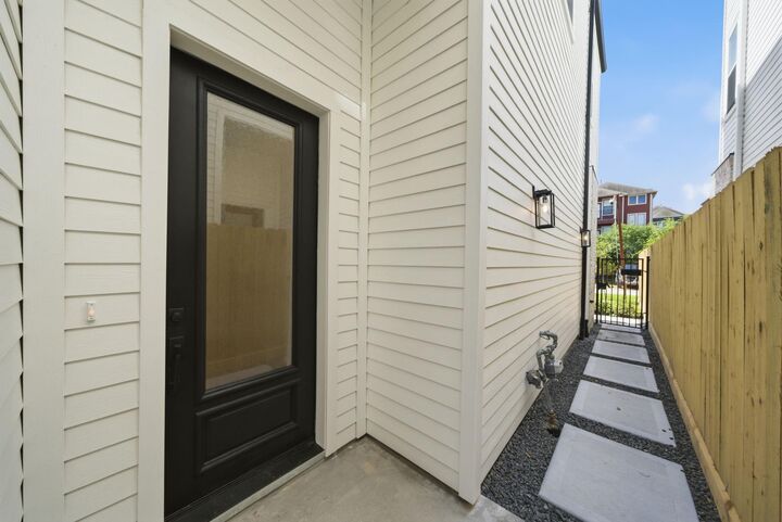 Property Photo:  609 W 27th Street  TX 77008 