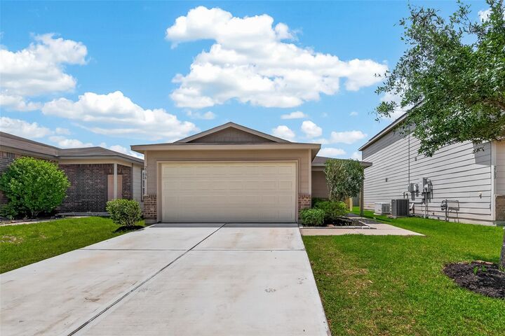 Property Photo: 2706 Skyview Silver Drive TX 77047