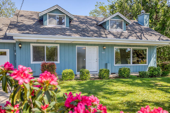 Property Photo:  4702 SE 51st Street  OR 97367 