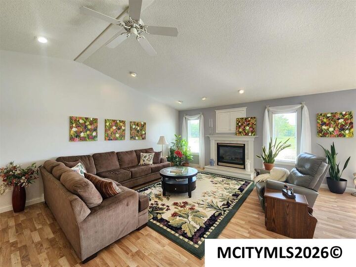 Property Photo:  428 Brickyard Rd  IA 50475 