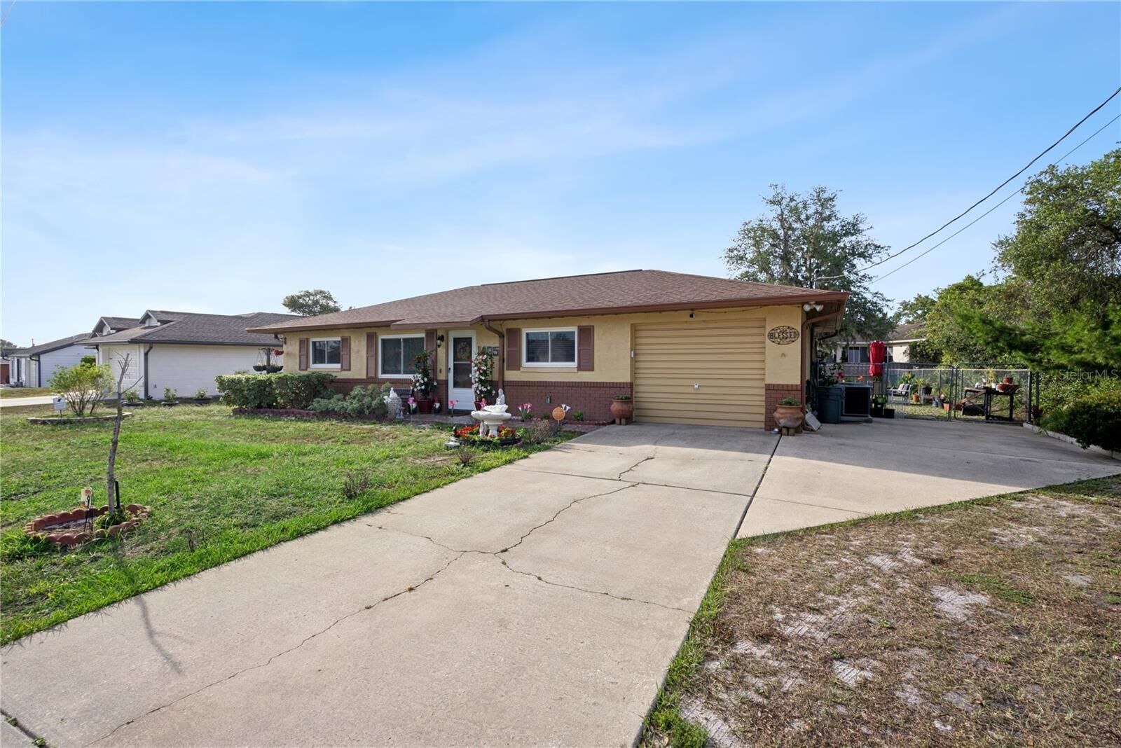 Property Photo:  1405 Coronet Drive  FL 32725 