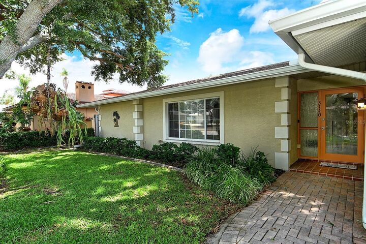 Property Photo: 3140 Espanola Drive FL 34239