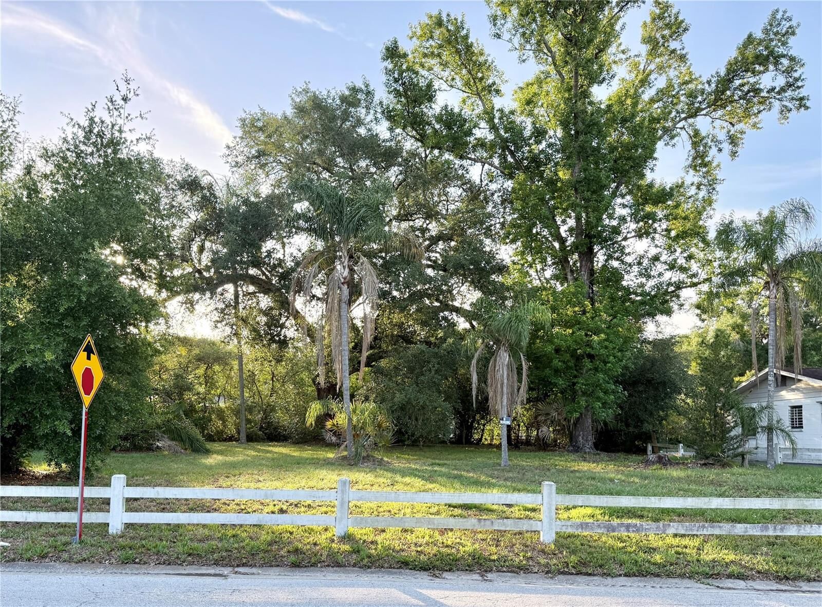 Property Photo: 304 Springdale Place FL 33617