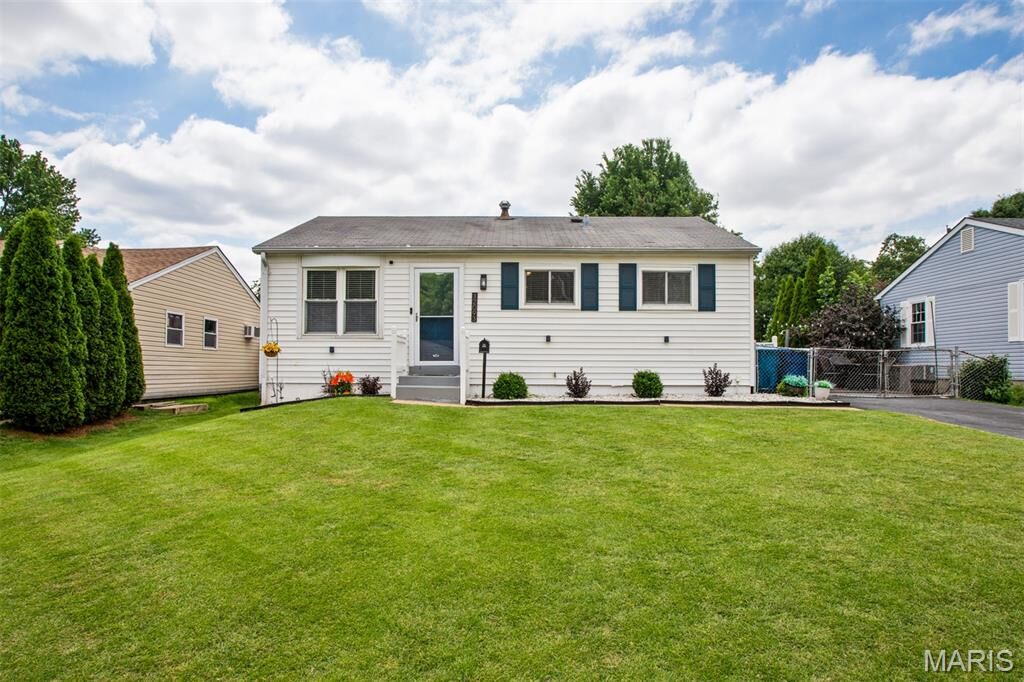 Property Photo:  12093 Sunnycrest Place  MO 63043 