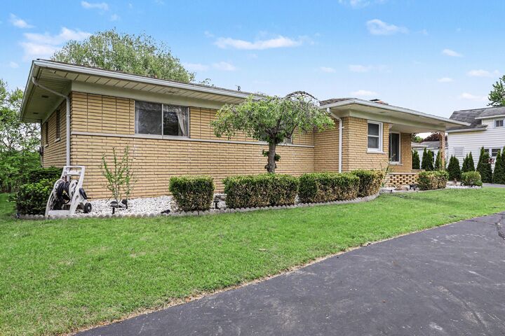 Property Photo:  59126 Romeo Plank Road  MI 48096 