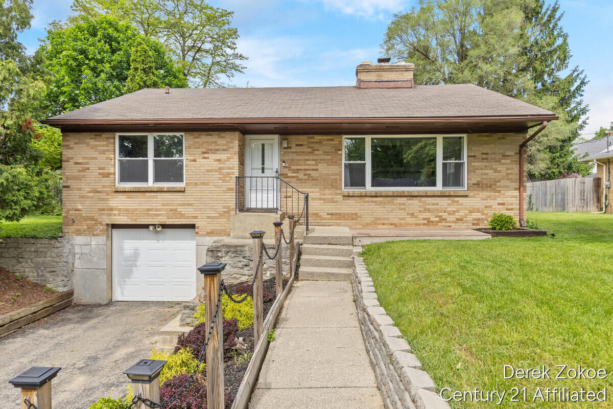Property Photo:  613 Shawmut Boulevard NW  MI 49504 