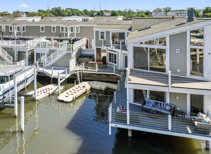 Property Photo: 24 Harbor Isle Drive MI 49117