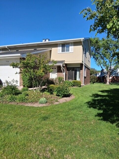 Property Photo: 1633 Leytonstone Drive 1633 IL 60189