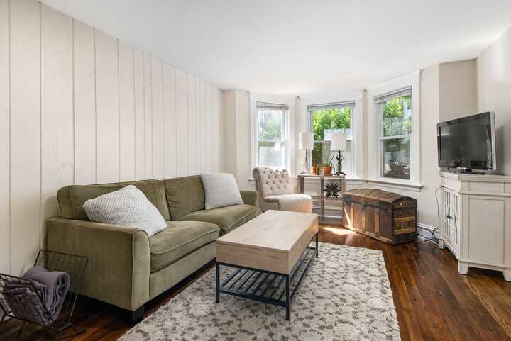 Property Photo:  1512 W School Street G  IL 60657 