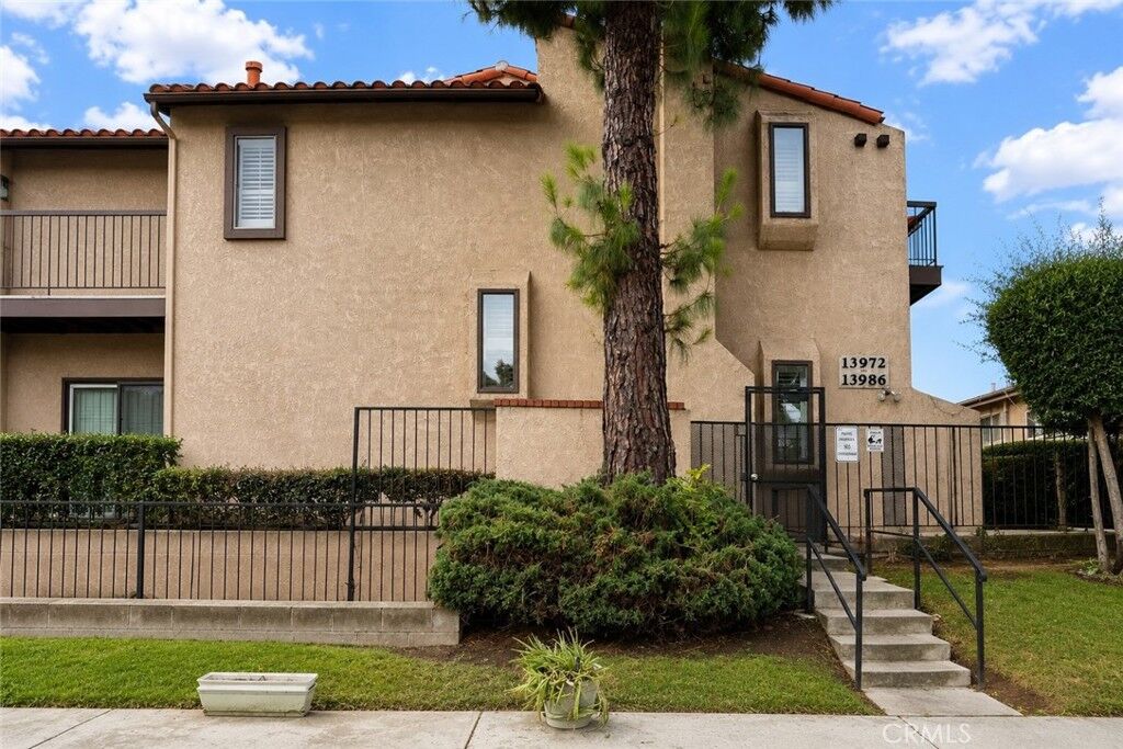 Property Photo:  13982 Ramhurst 6  CA 90638 