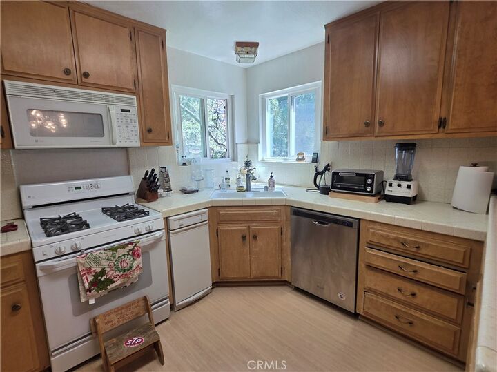 Property Photo: 582 Grass Valley Court CA 92352