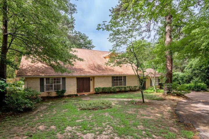 Property Photo:  1400 E Austin Street  TX 75965 