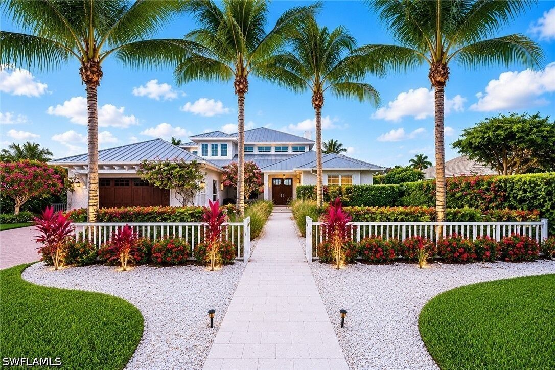 Property Photo:  1571 Bonita Lane  FL 34102 