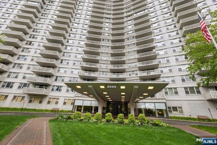 Property Photo:  2000 Linwood Avenue 15 H  NJ 07024 