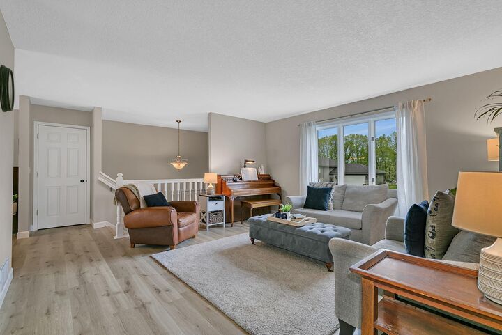 Property Photo:  913 5th Avenue E  MN 56377 