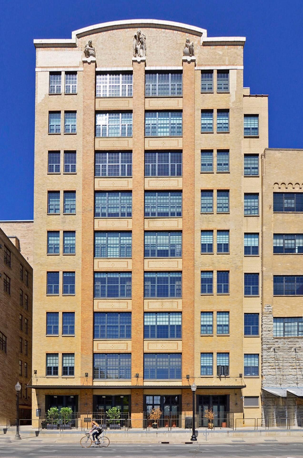 Property Photo: 700 S 2nd Street W61 MN 55401