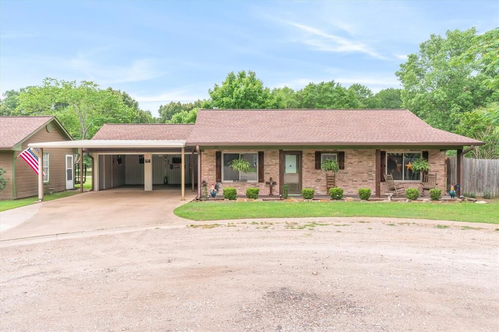 Property Photo:  111 Dogwood Place  TX 75790 