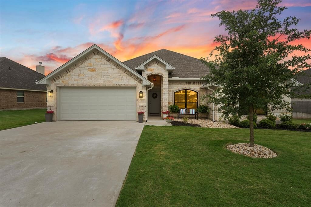 Photo de la propriété:  828 Agile Street  TX 76643 
