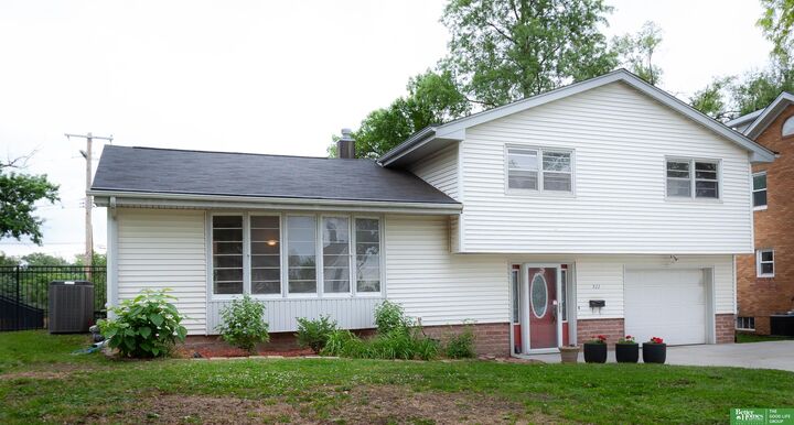 Property Photo:  511 N Grandview Avenue  NE 68046 