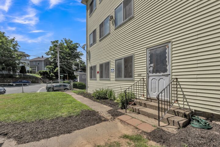 Property Photo:  125 Cross St  MA 01550 