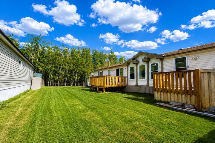 Property Photo:  10109 95 Street  AB T8X 5G7 