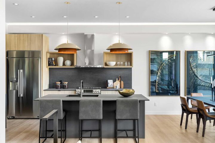 3B Willow Crescent SW — photo 1