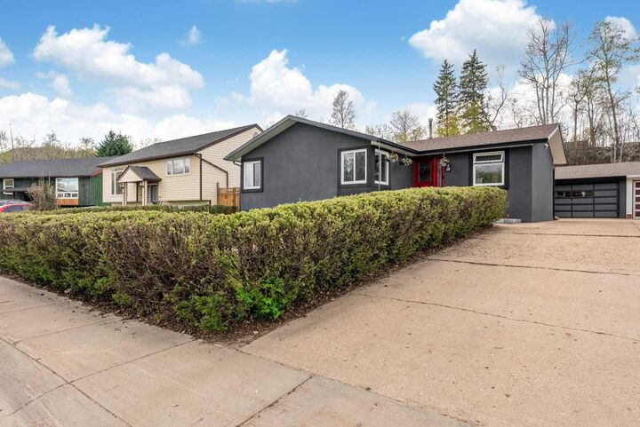 Property Photo:  18 Moberly Crescent  AB T9H 1G9 