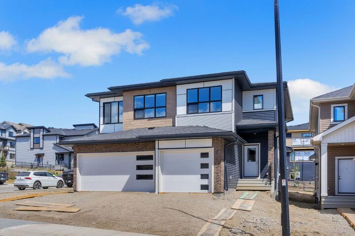 Property Photo:  7 Heritage Heath  AB T4C 3K8 