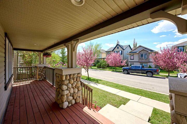 Property Photo:  383 Prestwick Close SE  AB T2Z 4Y5 