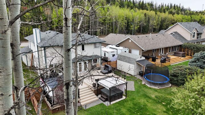Property Photo: 150 Hallam Drive AB T7V 2C3