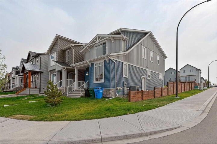 Property Photo: 10 Lucas Close NW AB T3P 1Z5