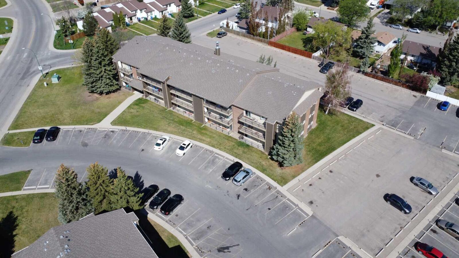 Property Photo: 405 Columbia Boulevard W 202 AB T1K 4R6