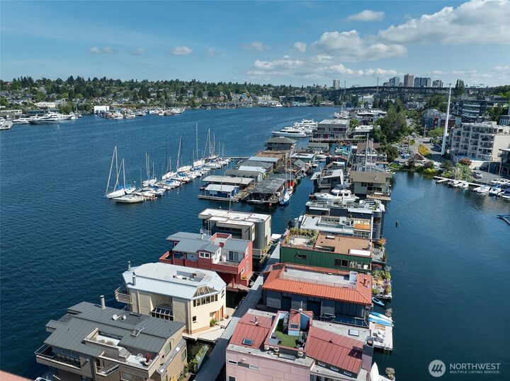 Property Photo: 10 E Roanoke Street 8 WA 98102