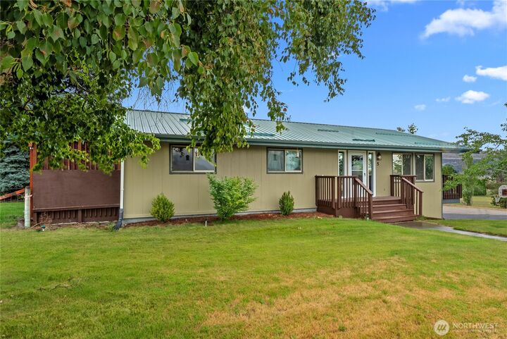 Property Photo: 5 Parkway Street W WA 98841