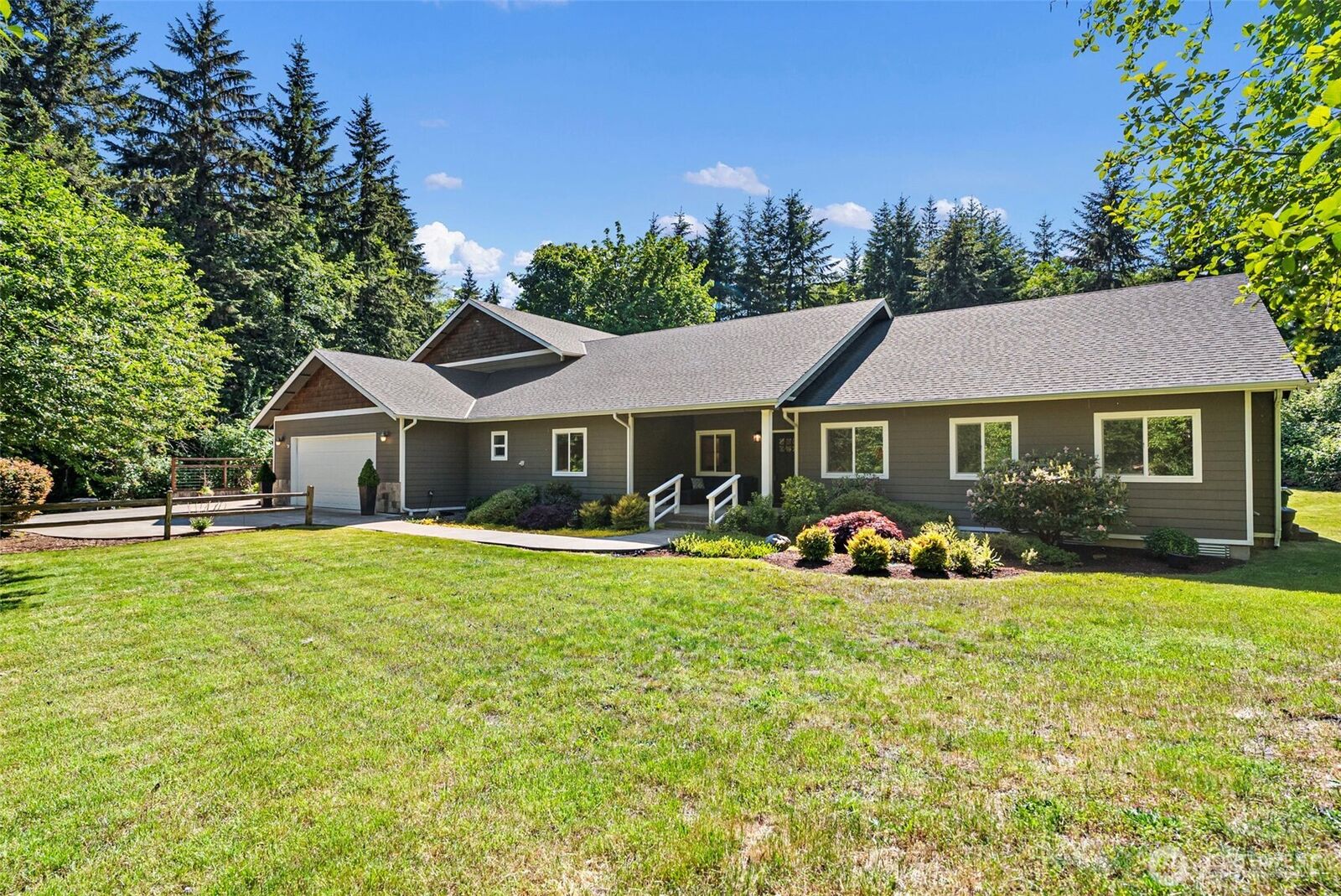 Property Photo: 11668 Banner Rd SE WA 98359